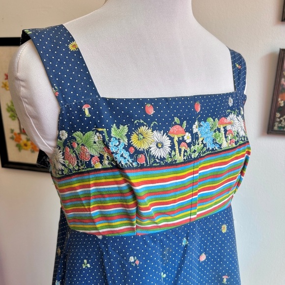 Vintage 1970s Leisure Lady Prairie Cotton Apron Mushroom Dress, Cottagecore - Picture 2 of 7